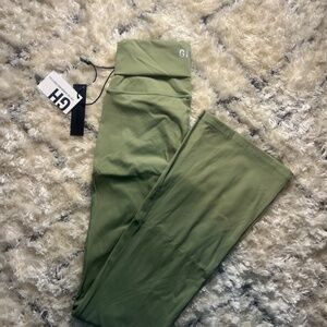 💚 Gold Hinge Matcha Green Essential Foldover Flare Pant